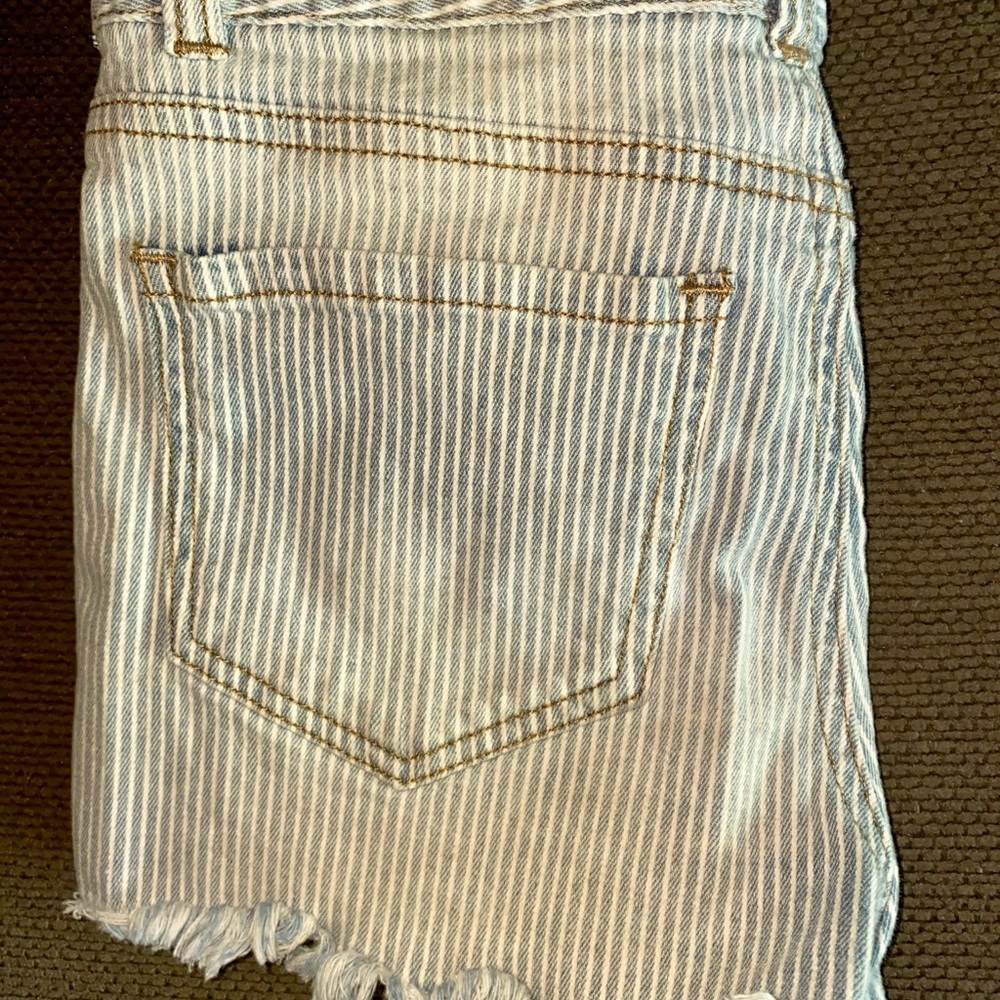 Ivy&Main Blue&White Striped Distressed Shorts Sz 5